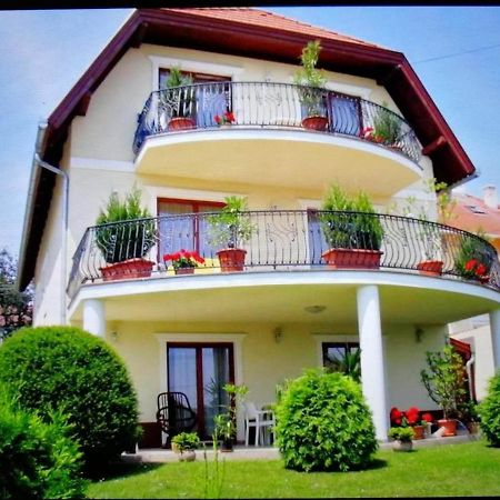 Erika Apartmanhazak Heviz Exterior photo