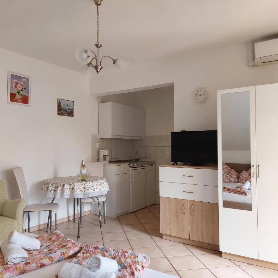 Erika Apartmanhazak Heviz Exterior photo