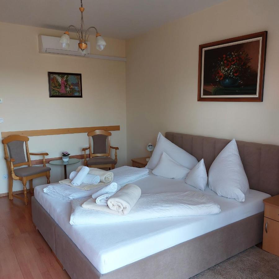 Erika Apartmanhazak Heviz Exterior photo