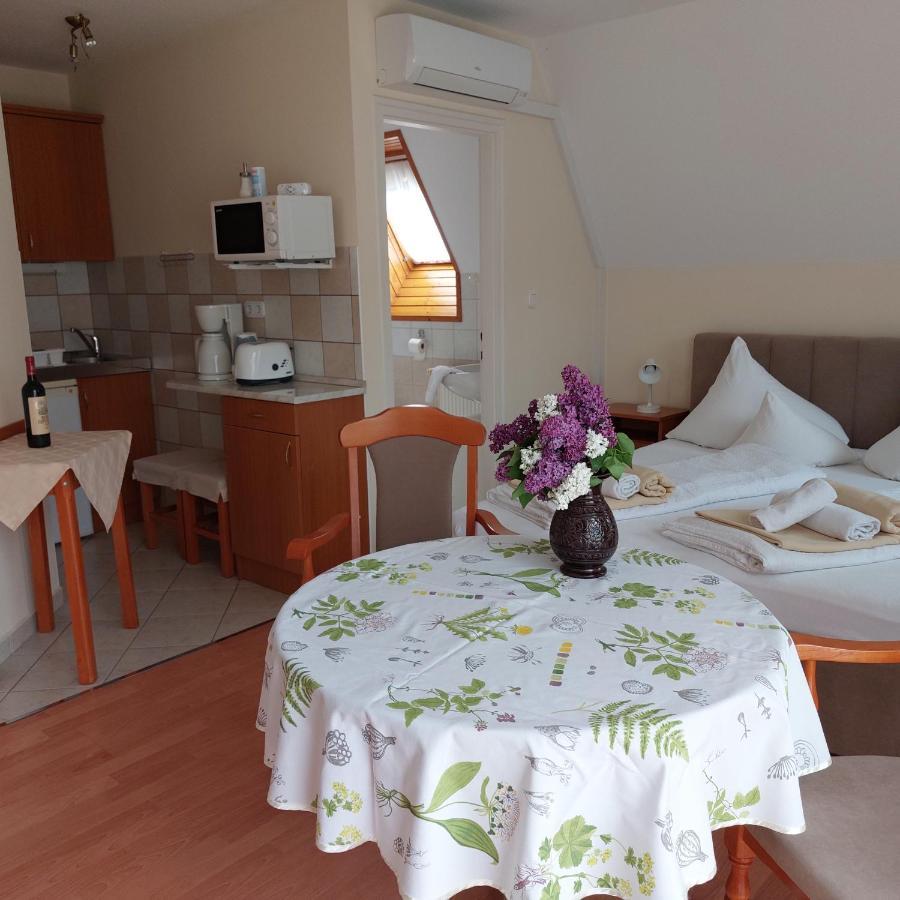 Erika Apartmanhazak Heviz Exterior photo