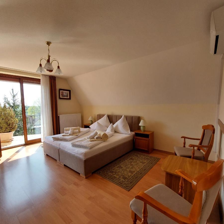 Erika Apartmanhazak Heviz Exterior photo