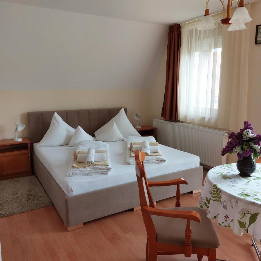 Erika Apartmanhazak Heviz Exterior photo