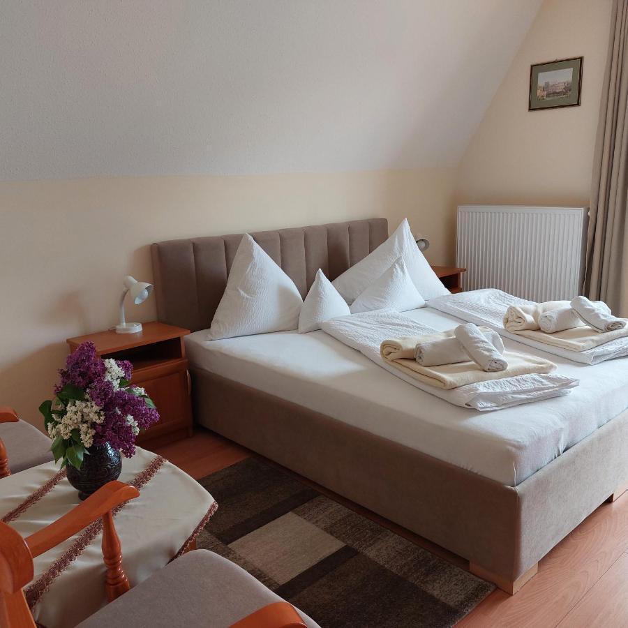 Erika Apartmanhazak Heviz Exterior photo
