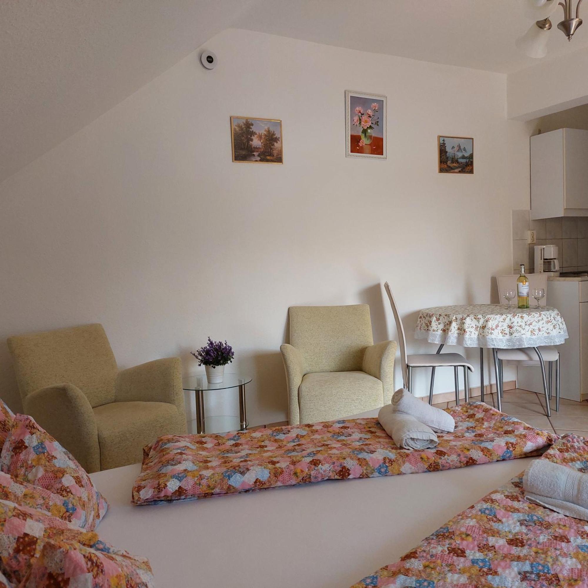 Erika Apartmanhazak Heviz Room photo