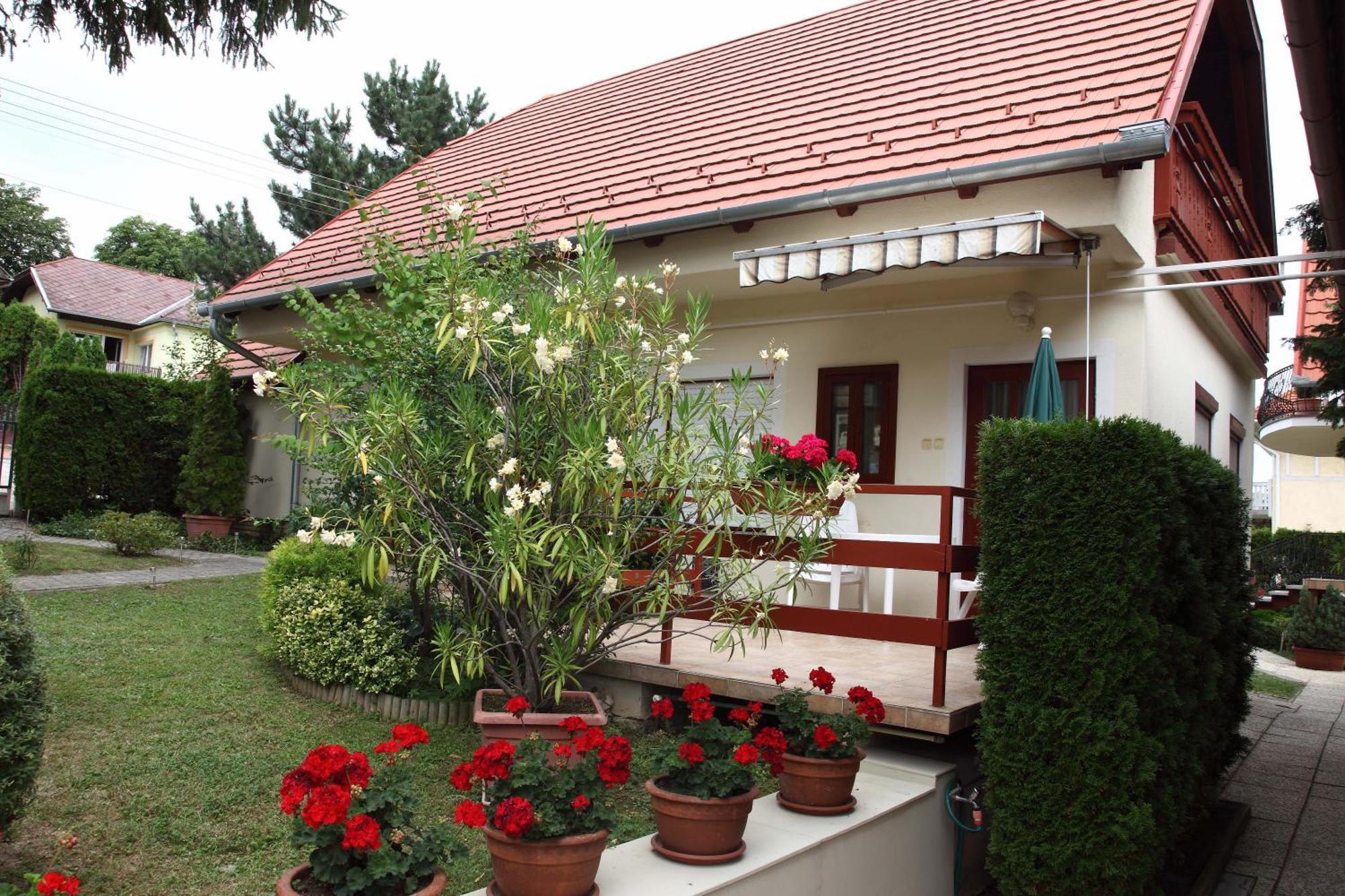 Erika Apartmanhazak Heviz Exterior photo