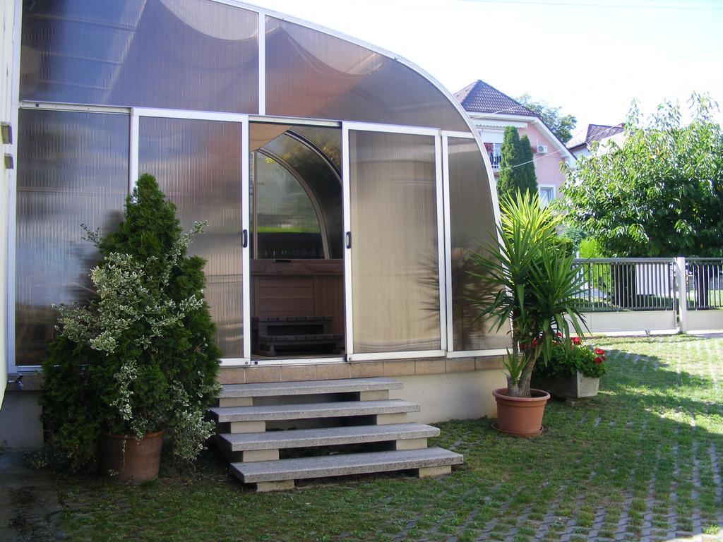 Erika Apartmanhazak Heviz Exterior photo