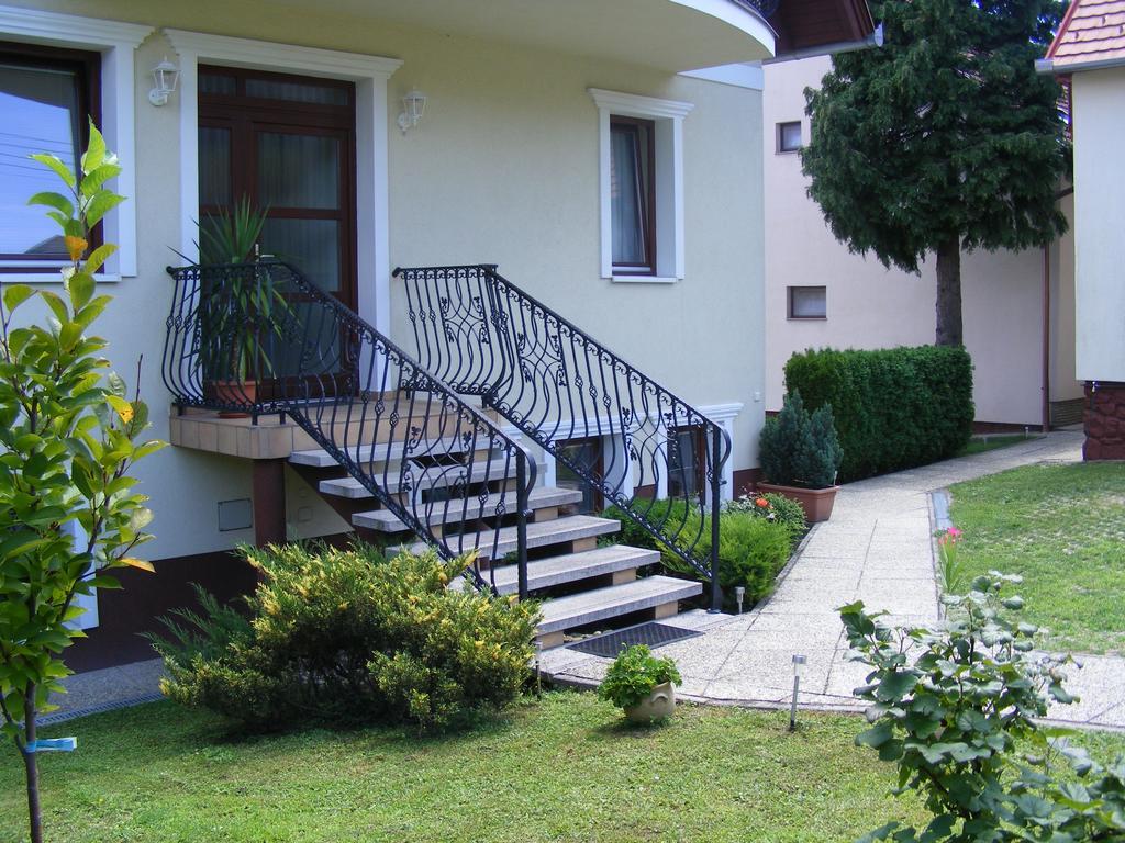 Erika Apartmanhazak Heviz Exterior photo