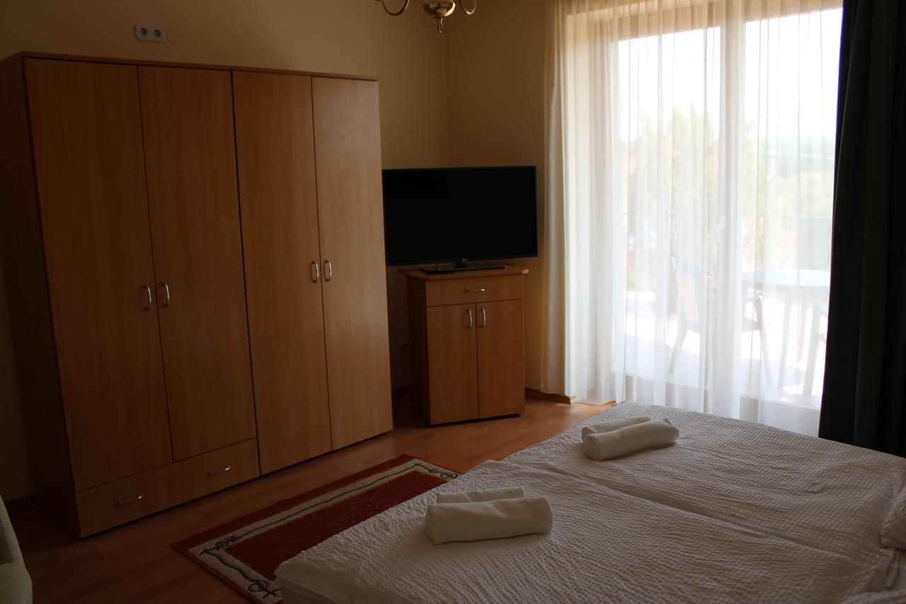 Erika Apartmanhazak Heviz Exterior photo